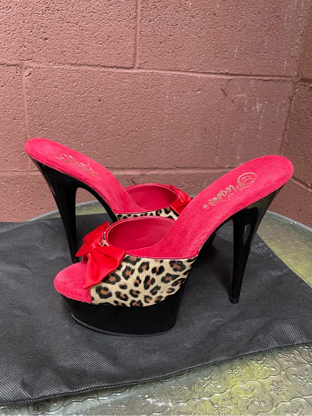 Pleaser Delight-601-6 Leopard Black Stiletto Heels Size 6